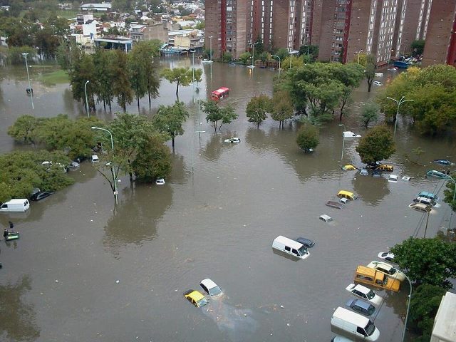 GOBIERNO, INUNDACIONES Y COMUNAS