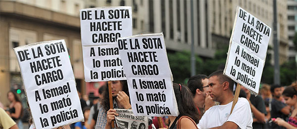 MARCHA EN EL OBELISCO POR LA MUERTE DE ISMAEL SOSA