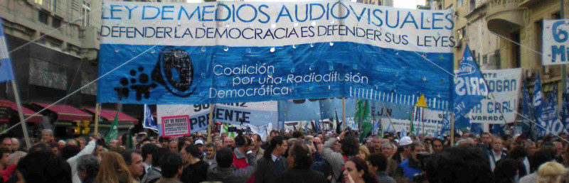 POR UNA COMUNICACIÓN DEMOCRÁTICA