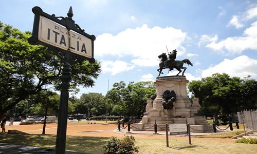 LA CIUDAD PUSO EN VALOR PLAZA ITALIA