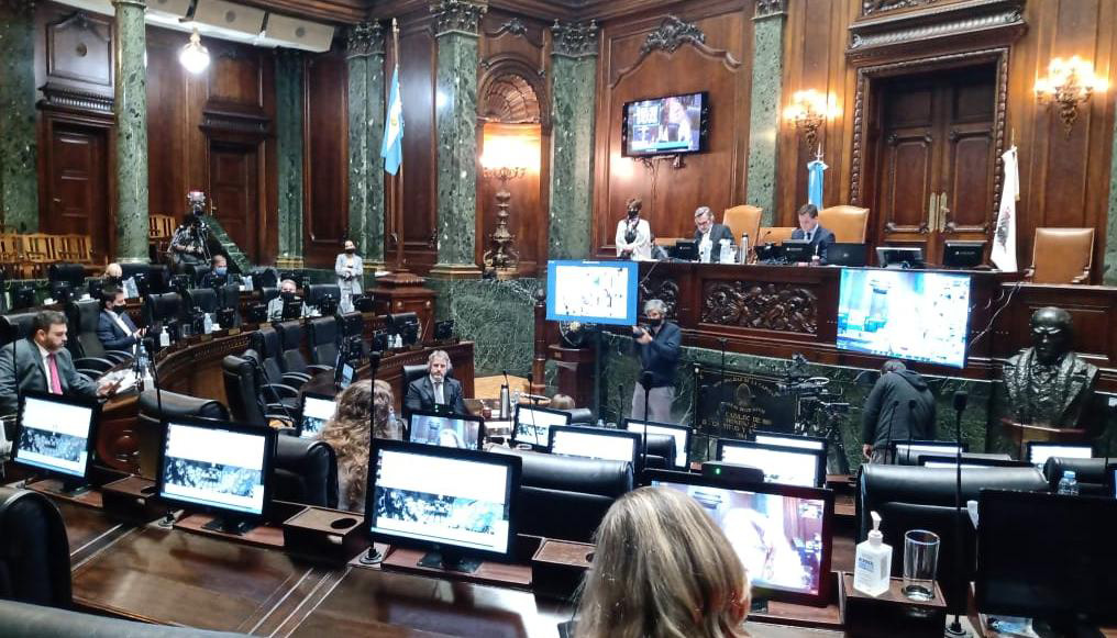 LA LEGISLATURA PORTEÑA AVALÓ LA CEMENTACIÓN DE LOS PULMONES DE MANZANA