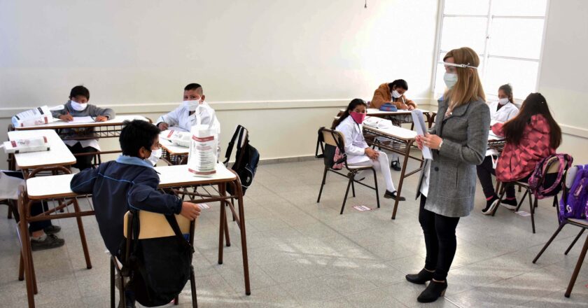 CONTINÚA LA POLÉMICA POR EL  INICIO DE CLASES PRESENCIALES EN LA CIUDAD