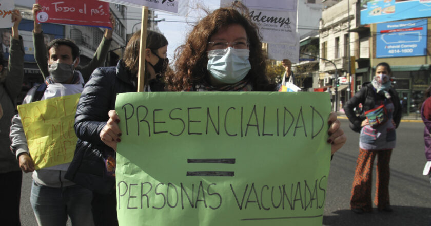 CONTINUA LA LUCHA DOCENTE EN RECLAMO DEL PASE A LA VIRTUALIDAD