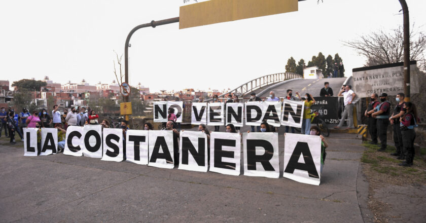 «ABRAZO Y BICICLETEADA» PARA RECHAZAR LAS TORRES EN COSTANERA SUR