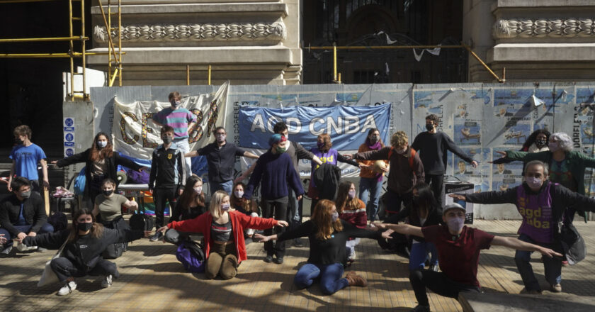 EL COLEGIO NACIONAL BUENOS AIRES RECHAZA LA ELIMINACIÓN DEL DISTANCIAMIENTO EN LAS AULAS