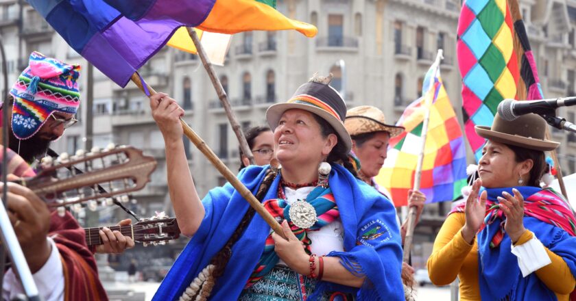 ORGANIZACIONES INDIGENAS SE CONCENTRAN FRENTE AL CONGRESO EXIGIENDO EL RECONOCIMIENTO DE SUS DERECHOSongreso por el reconocimiento de sus derechos