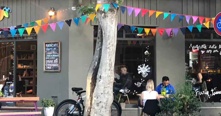 SEGUIDILLA DE HOSTIGAMIENTOS AL BAR LGTB+ MARICAFÉ DEL BARRIO DE PALERMO