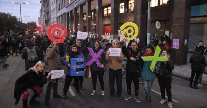 MARCHA EN CABA CONTRA LA PROHIBICIÓN DEL LENGUAJE INCUSIVO EN LAS AULAS