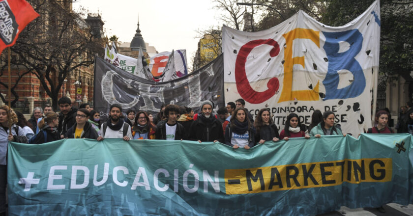 MARCHA EN DEFENSA DE LA EDUCACIÓN PÚBLICA EN LA CABA