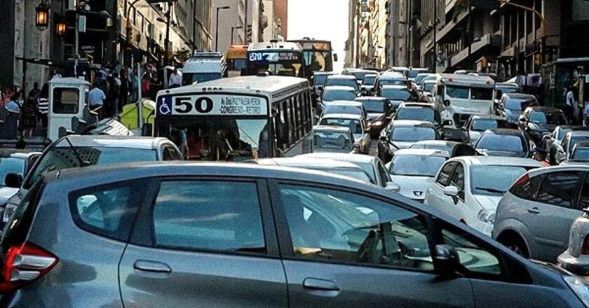 DESDE EL 2023, SE PODRÁ ESTACIONAR EN AMBOS LADOS DE LAS CALLES EN LA CABA