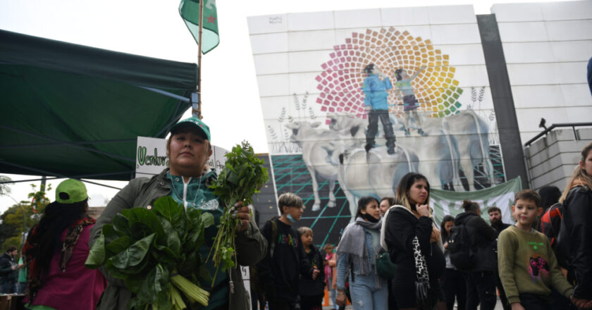 FERIAZO DE LA UNIÓN DE TRABAJADORES DE LA TIERRA FRENTE A LA RURAL