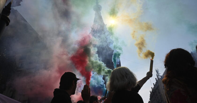 BENGALAZO DE UNIDOS POR LA CULTURA FRENTE AL CONGRESO NACIONAL