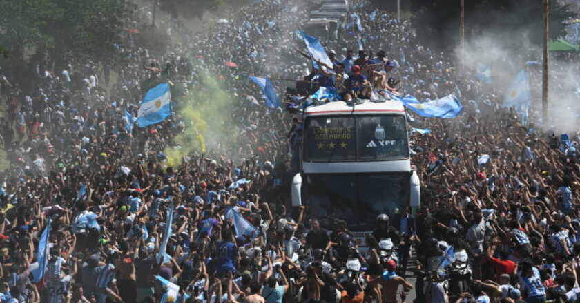 CIENTISTAS SOCIALES CALIFICAN EL FESTEJO DE LA COPA COMO UNA EXCEPCIONAL AUTOCELEBRACIÓN