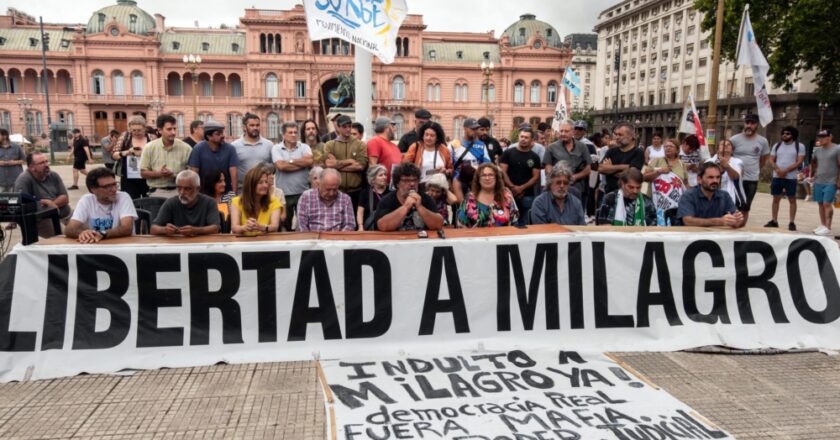 ACAMPE EN PLAZA DE MAYO EXIGIENDO EL INDULTO PRESIDENCIAL A MILAGROS SALA