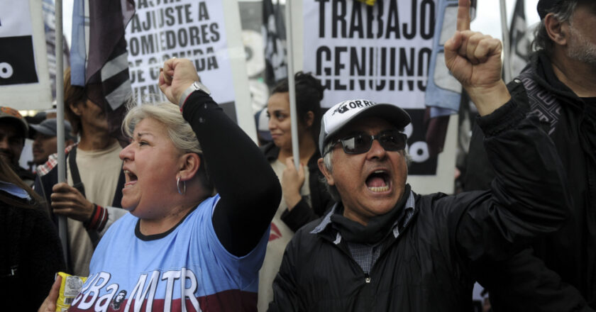 ¡BASTA DE AJUSTES! ¡BASTA DE REPRESIÓN POLICIAL! ¡TRABAJO GENUINO!