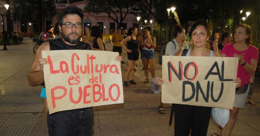 LA JUSTICIA HABILITA TRATAMIENTO DE AMPAROS CONTRA EL DNU