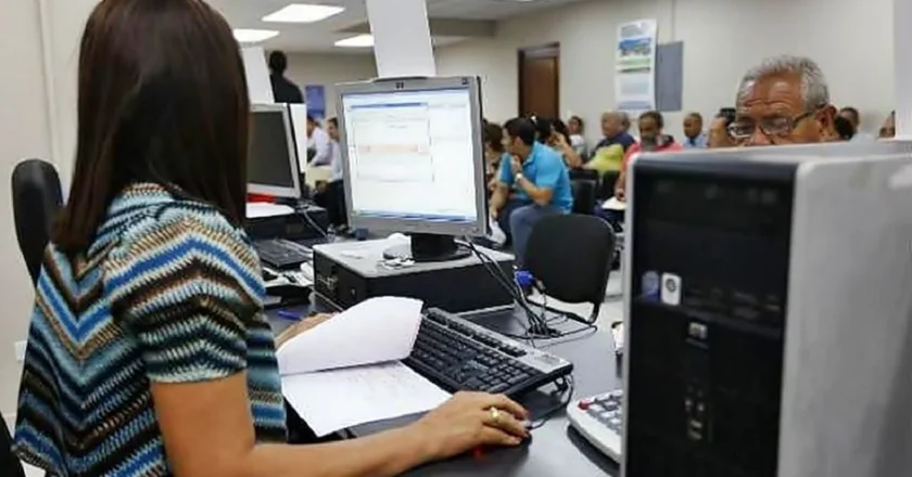 EL GOBIERNO ELIMINÓ EL DÍA DEL TRABAJADOR ESTATAL