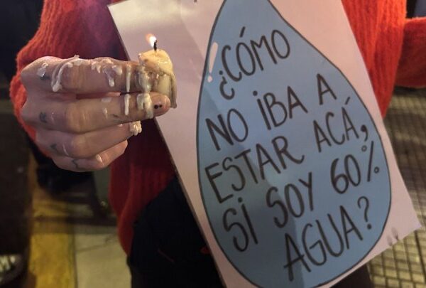 MARCHA EN CONTRA DE LA REFORMA DE LA LEY DE GLACIARES