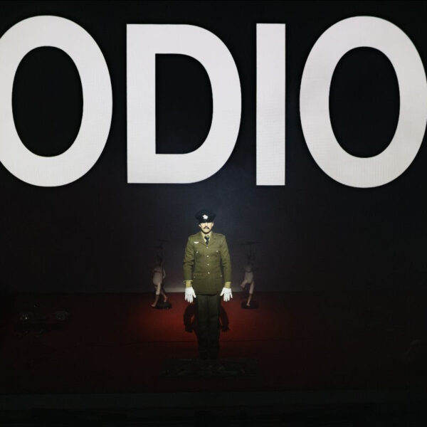 PLAY: UNA  INMERSIÓN ESCÉNICA EN LOS DISCURSOS DE ODIO