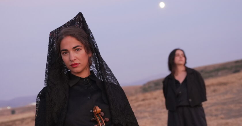VIOLETA VEINTE TRIO DESEMBARCA EN BUENOS AIRES