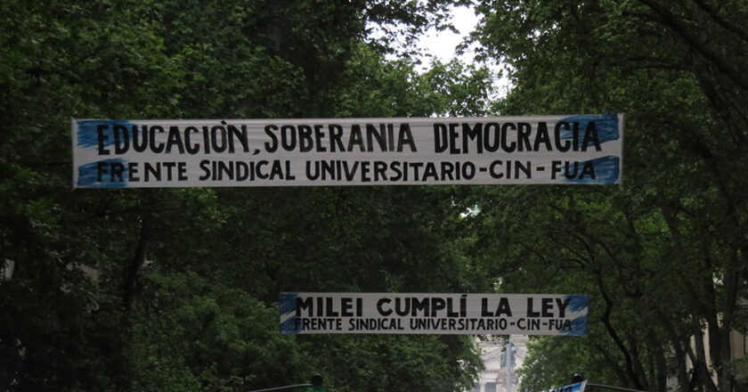 LA COTROVERSIA DEL GOBIERNO ANTE LA LEY DE FINACIAMIENTO UNIVERSITARIO